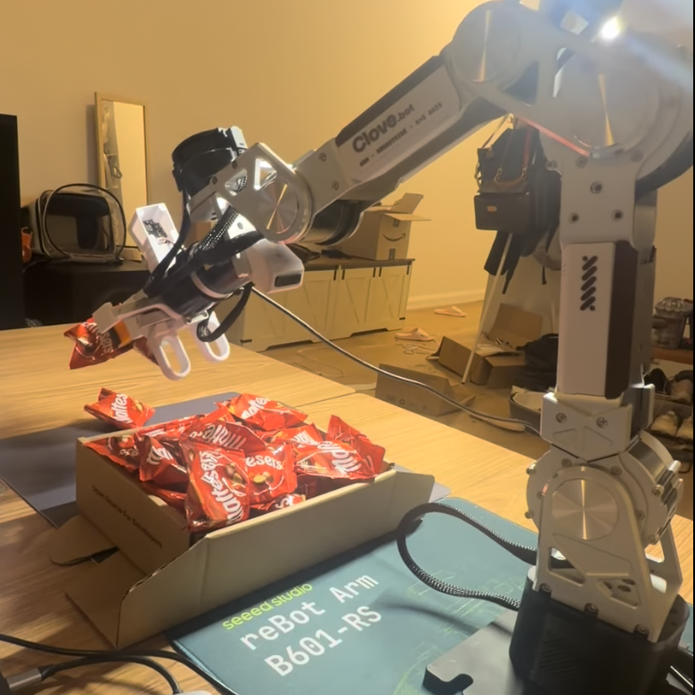 Clove arm holding the picked package at the waypoint that triggers opening the claw and resetting